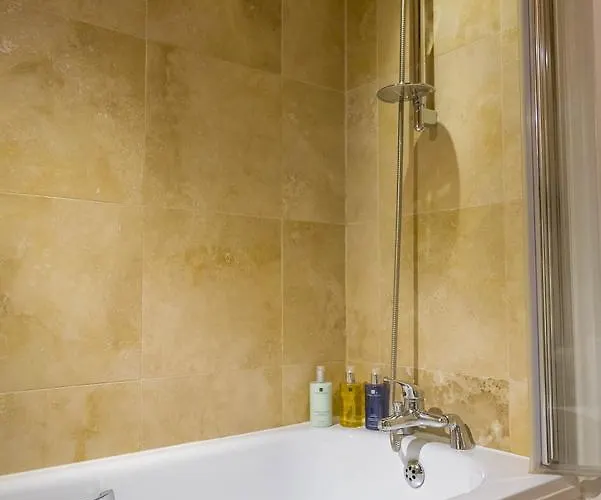 לינה וארוחת בוקר The Old Town Hall